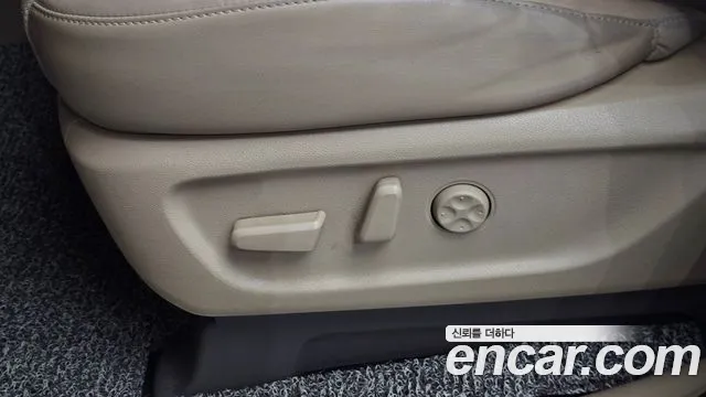 Kia Carnival 2018 thumb 10