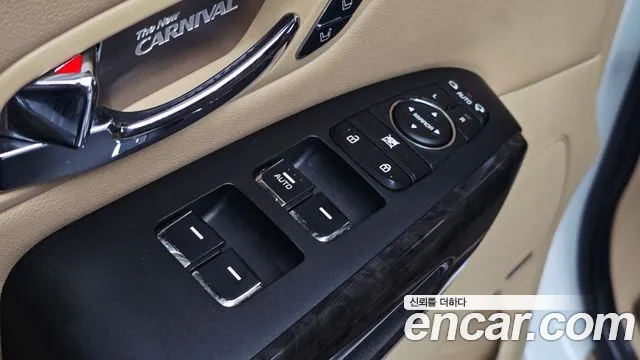 Kia Carnival 2018 thumb 5