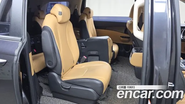 Kia Carnival 2021 thumb 5