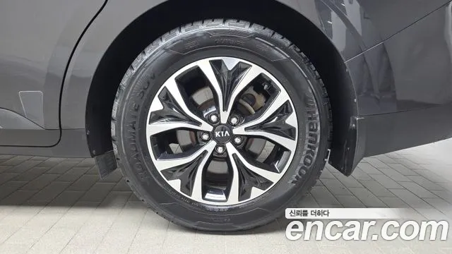 Kia Carnival 2021 thumb 2