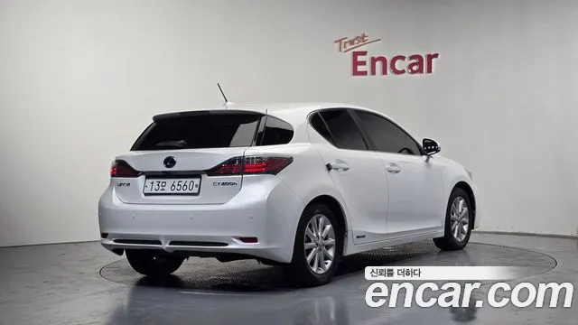 Lexus CT200h 2012 thumb 9