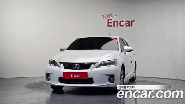 Lexus CT200h 2012 thumb 10