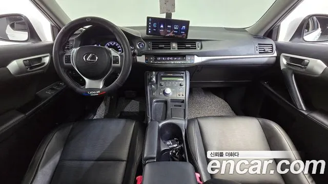 Lexus CT200h 2012 thumb 6