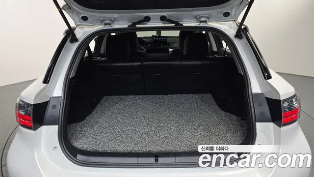 Lexus CT200h 2012 thumb 3