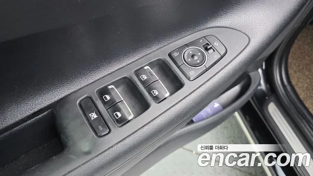 Hyundai Grandeur 2017 thumb 12