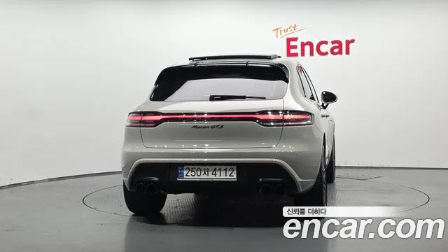Porsche Macan 2023 thumb 8