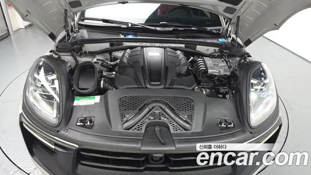 Porsche Macan 2023 thumb 2
