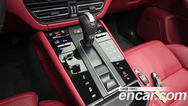 Porsche Macan 2023 thumb 12