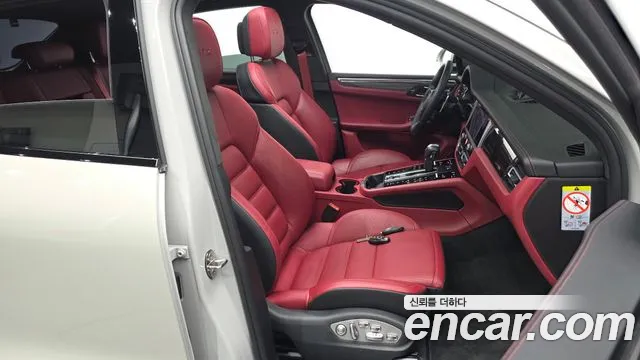Porsche Macan 2023 thumb 10