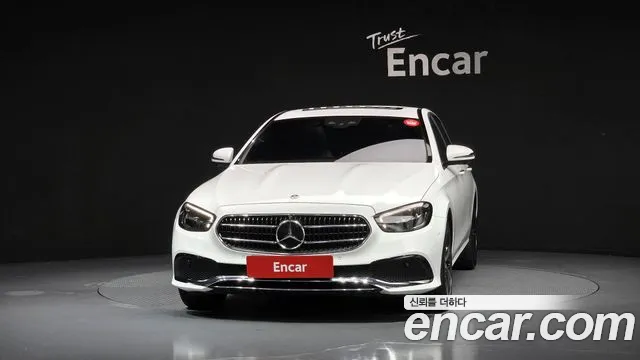 Mercedes-Benz E-Class 2022 thumb 4