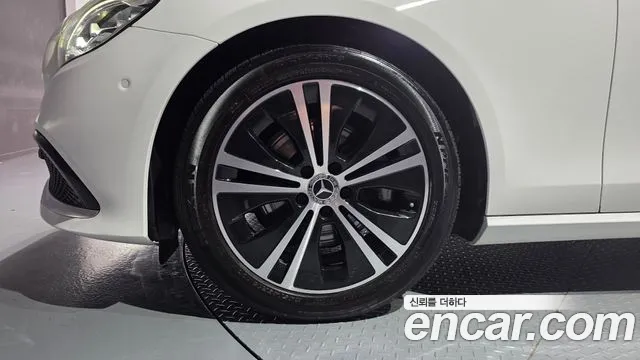 Mercedes-Benz E-Class 2022 thumb 6
