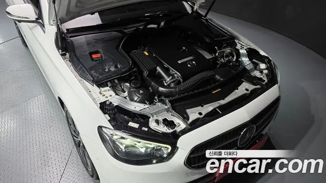 Mercedes-Benz E-Class 2022 thumb 8