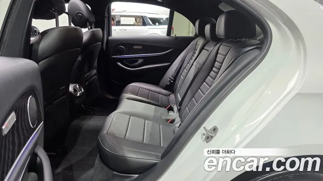 Mercedes-Benz E-Class 2022 thumb 5