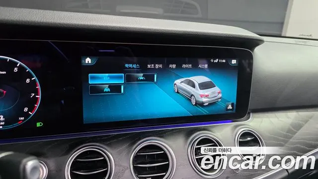 Mercedes-Benz E-Class 2022 thumb 11