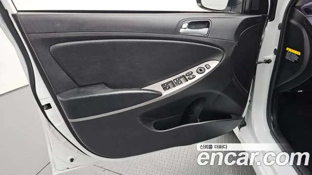 Hyundai Accent 2017 thumb 3