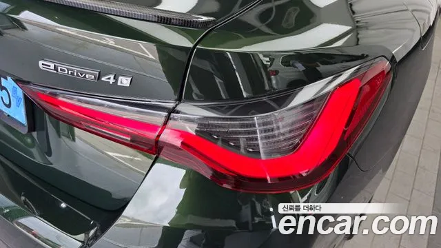 BMW i4 2022 thumb 3