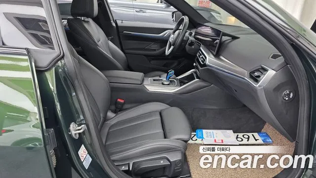 BMW i4 2022 thumb 11