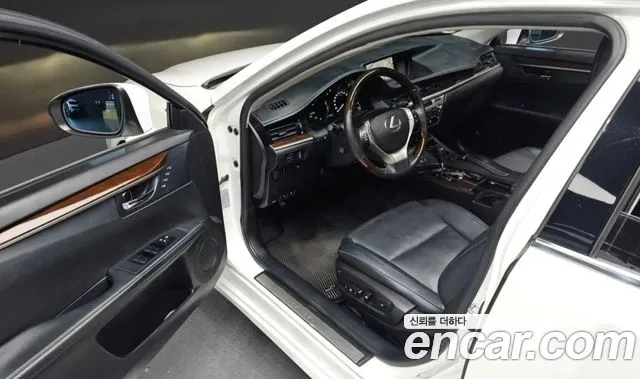 Lexus ES 300h 2013 thumb 2