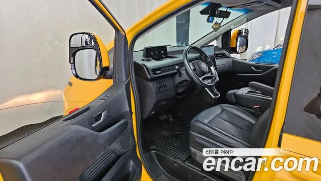Hyundai Staria 2024 thumb 4