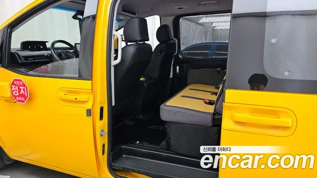 Hyundai Staria 2024 thumb 3