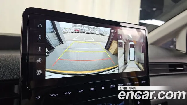 Hyundai Staria 2024 thumb 5