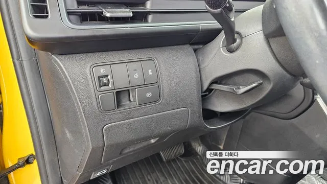 Hyundai Staria 2024 thumb 2