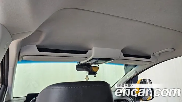 Hyundai Staria 2024 thumb 12