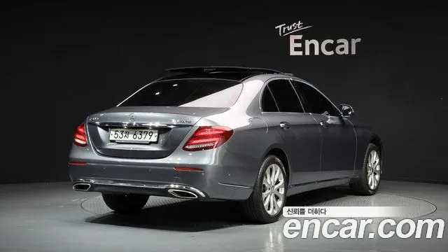 Mercedes-Benz E-Class 2017 thumb 4