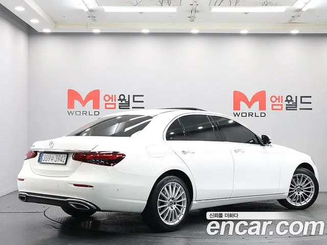 Mercedes-Benz E-Class 2021 thumb 12