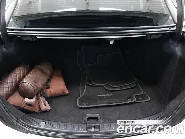 Mercedes-Benz E-Class 2021 thumb 5