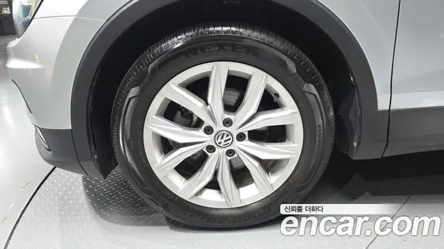 Volkswagen Tiguan 2018 thumb 6