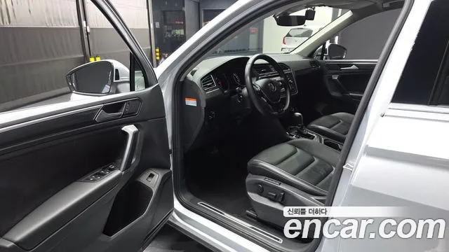 Volkswagen Tiguan 2018 thumb 8