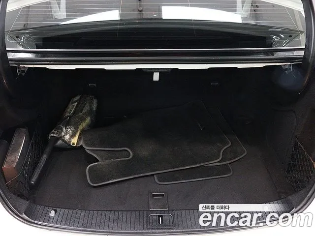 Mercedes-Benz E-Class 2013 thumb 10