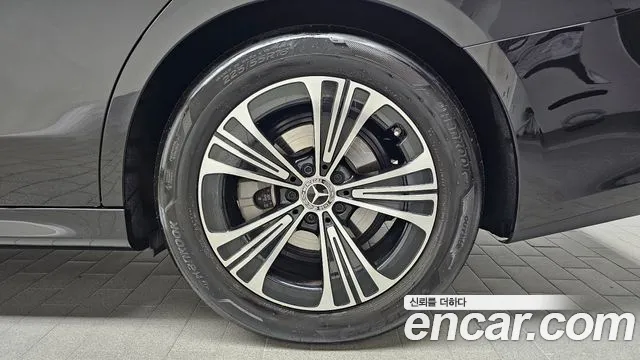 Mercedes-Benz E-Class 2024 thumb 7