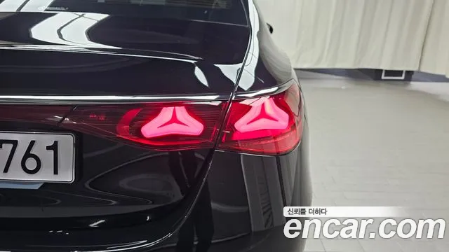 Mercedes-Benz E-Class 2024 thumb 2