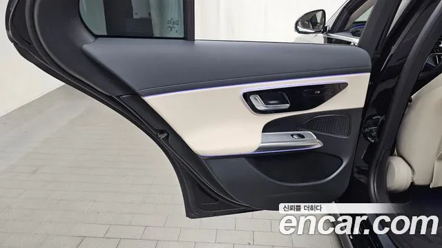 Mercedes-Benz E-Class 2024 thumb 3