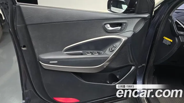 Hyundai Santafe 2016 thumb 12