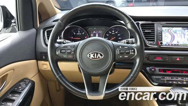 Kia Carnival 2017 thumb 12