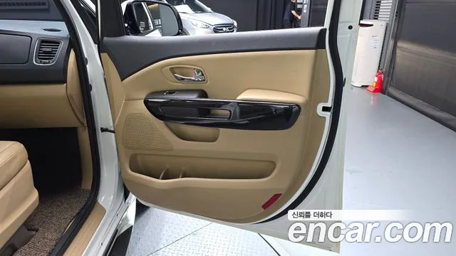 Kia Carnival 2017 thumb 8