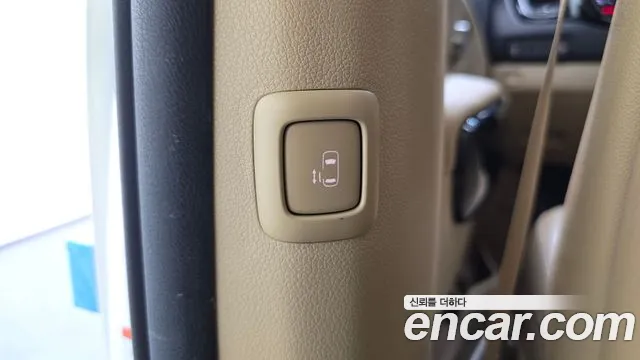 Kia Carnival 2017 thumb 9