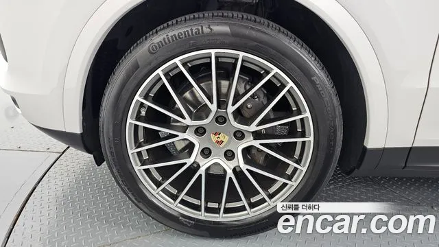 Porsche Cayenne 2023 thumb 5
