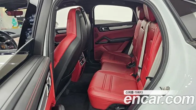 Porsche Cayenne 2023 thumb 12
