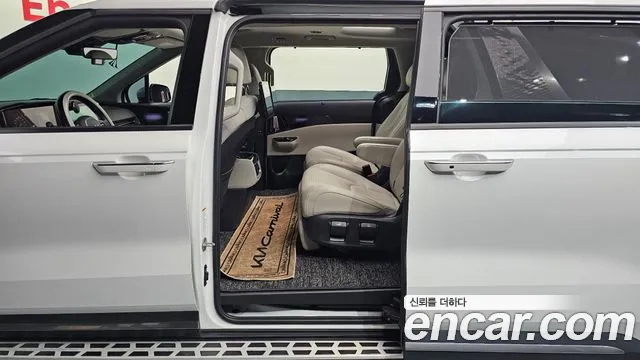Kia Carnival 2023 thumb 4