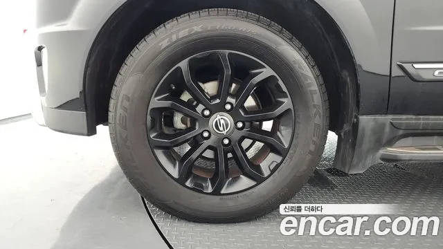 KGM Korando 2016 thumb 5