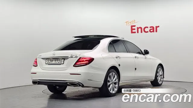 Mercedes-Benz E-Class 2019 thumb 10