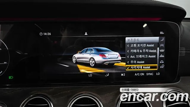 Mercedes-Benz E-Class 2019 thumb 11