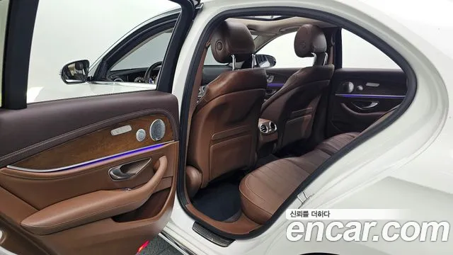 Mercedes-Benz E-Class 2019 thumb 9