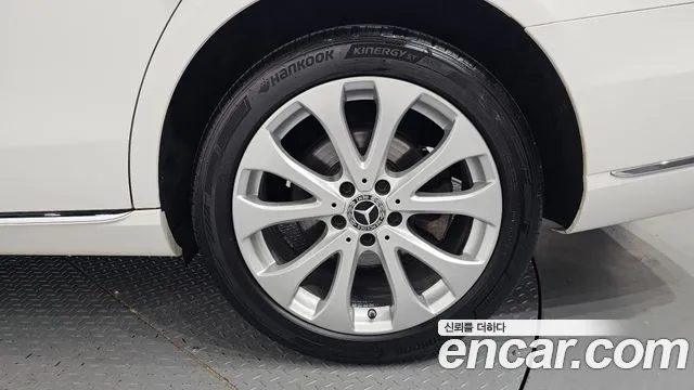Mercedes-Benz E-Class 2019 thumb 5