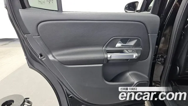 Mercedes-Benz GLB 2024 thumb 10