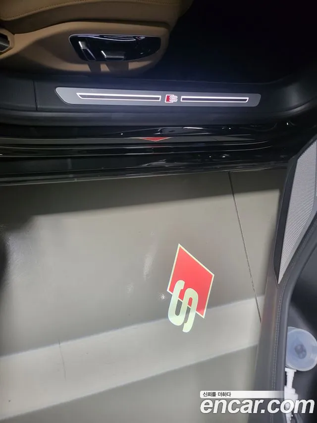 Audi S8 2021 thumb 9